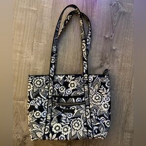 Vera Bradley tote - like new!